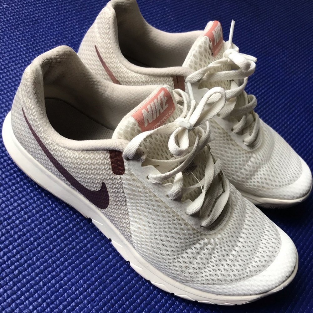 Nike Women’s Flex Experience 7.5